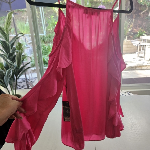 NWT Hot Pink Gorgeous flowy Top. Shoulder showing. Silver buttons. - Picture 3 of 7